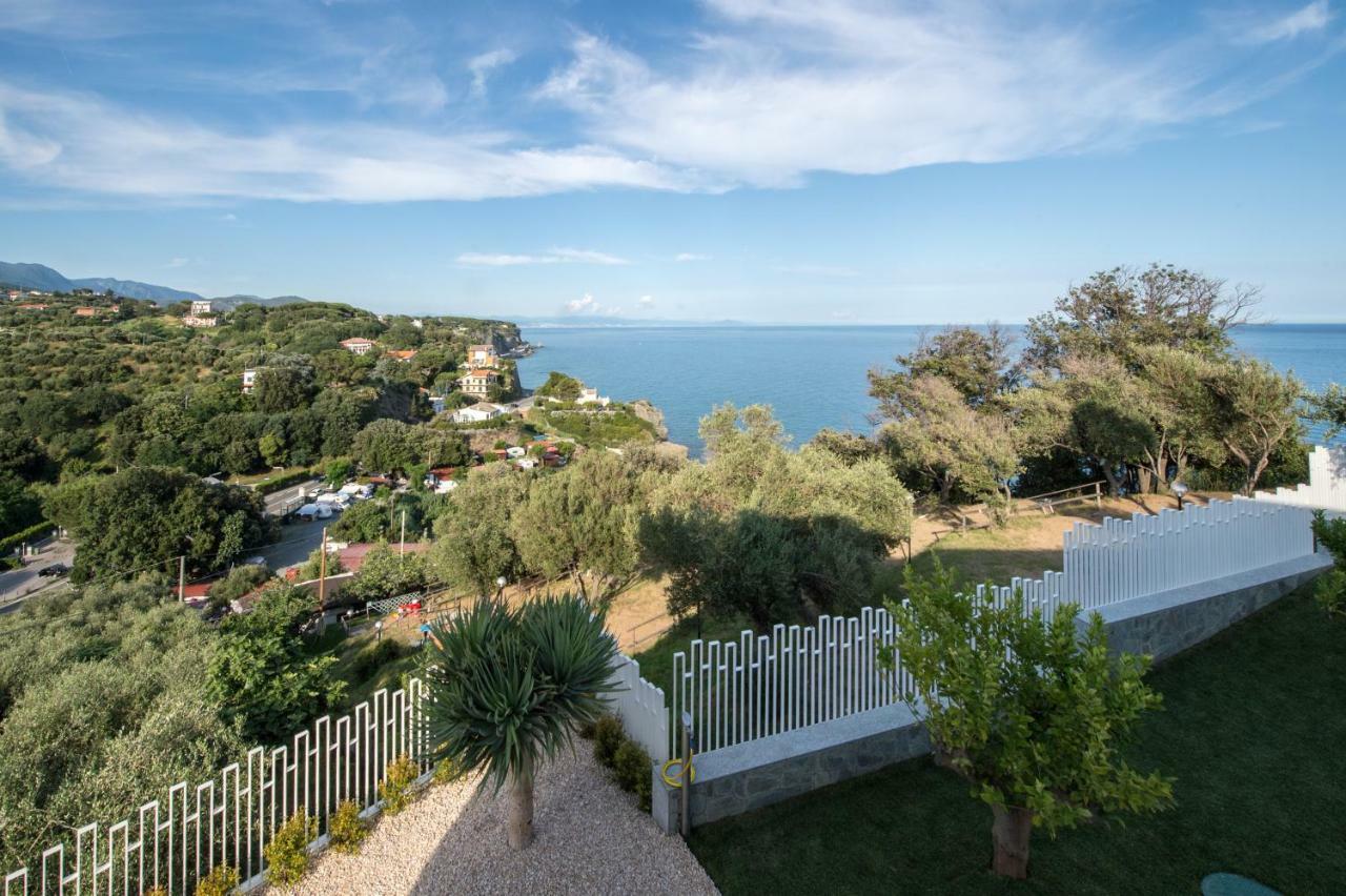 B&B Capo Torre Resort & Spa Альбисола-Супериоре Экстерьер фото