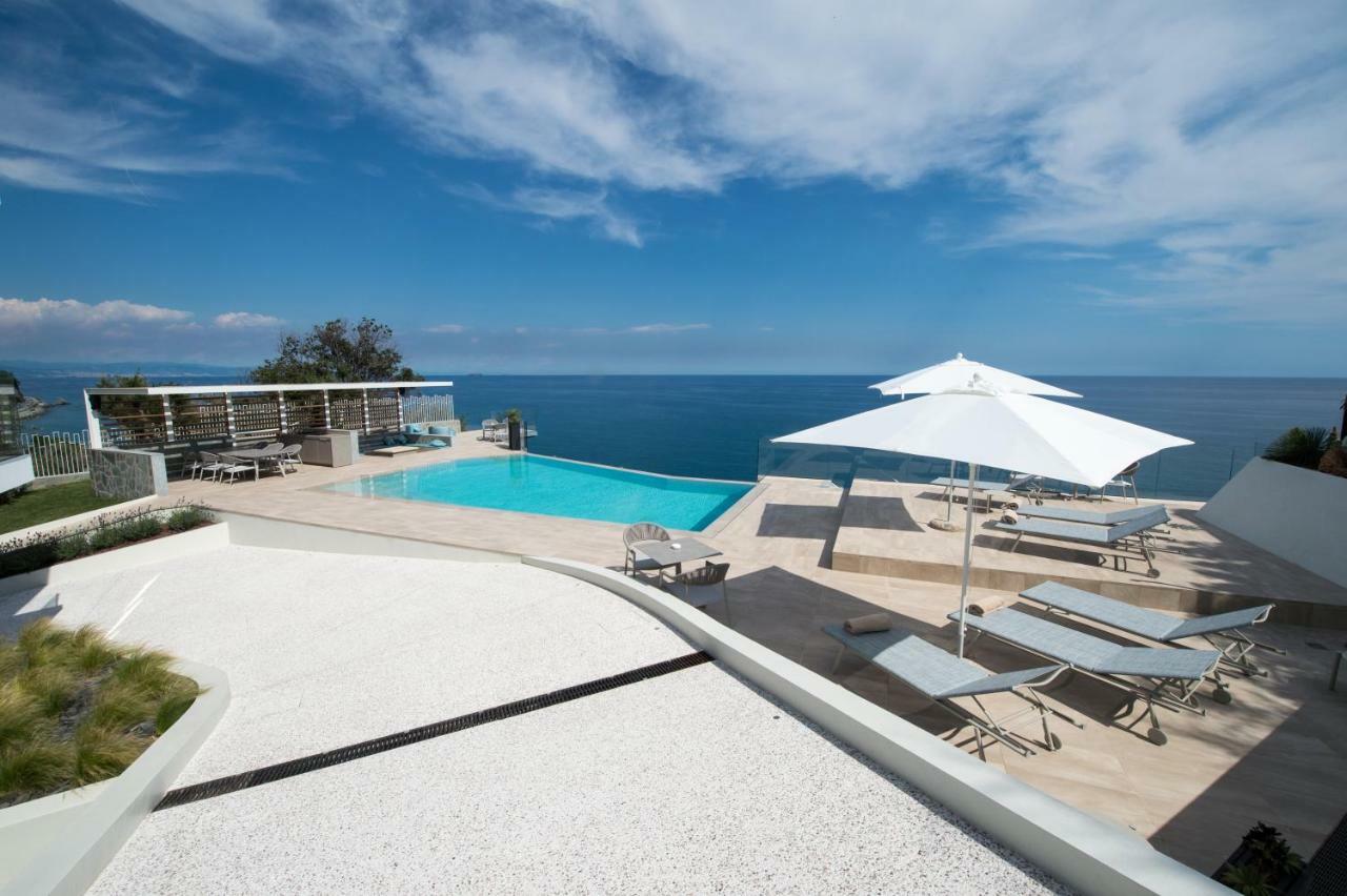 B&B Capo Torre Resort & Spa Альбисола-Супериоре Экстерьер фото