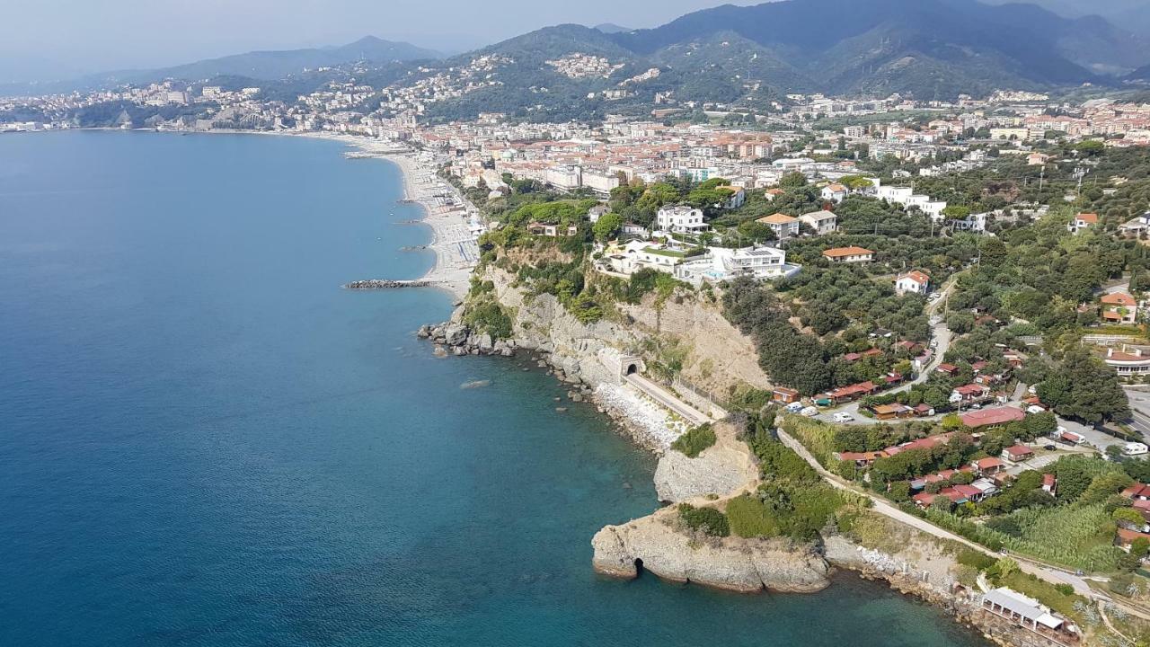 B&B Capo Torre Resort & Spa Альбисола-Супериоре Экстерьер фото